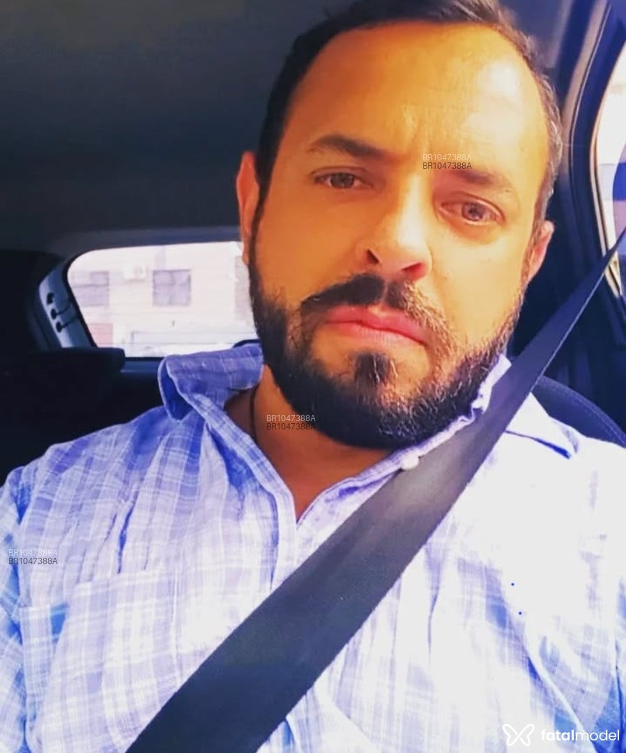 Acompanhante homem com cabelo castanho de olhos castanhos em Porto Alegre Acompanhante homem com cabelo castanho de olhos castanhos em Porto Alegre - Massorick