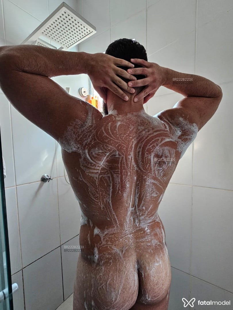 Acompanhante homem com cabelo castanho de olhos castanhos - André Sensações Acompanhante homem com cabelo castanho de olhos castanhos - André Sensações