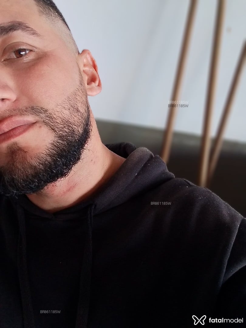 Acompanhante homem com cabelo castanho de olhos castanhos - Luis Guilherme