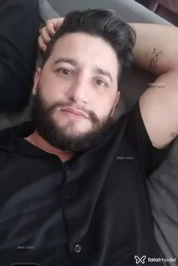 Acompanhante homem com cabelo castanho de olhos castanhos - Luis Guilherme