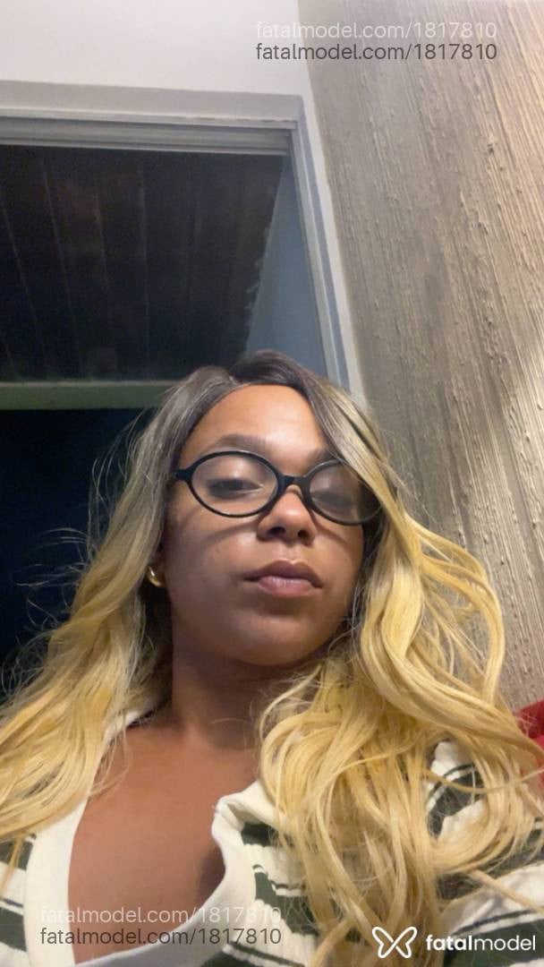 Acompanhante mulher com cabelo castanho de olhos mel - Manu