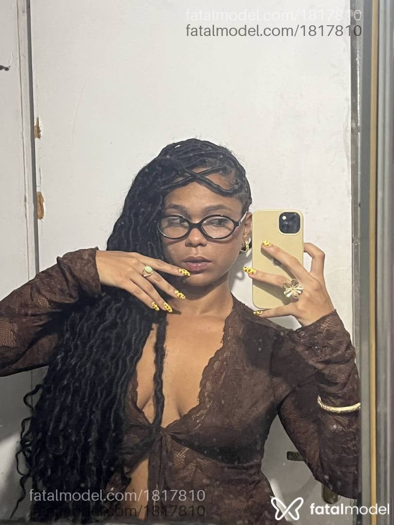 Acompanhante mulher com cabelo castanho de olhos mel - Manu