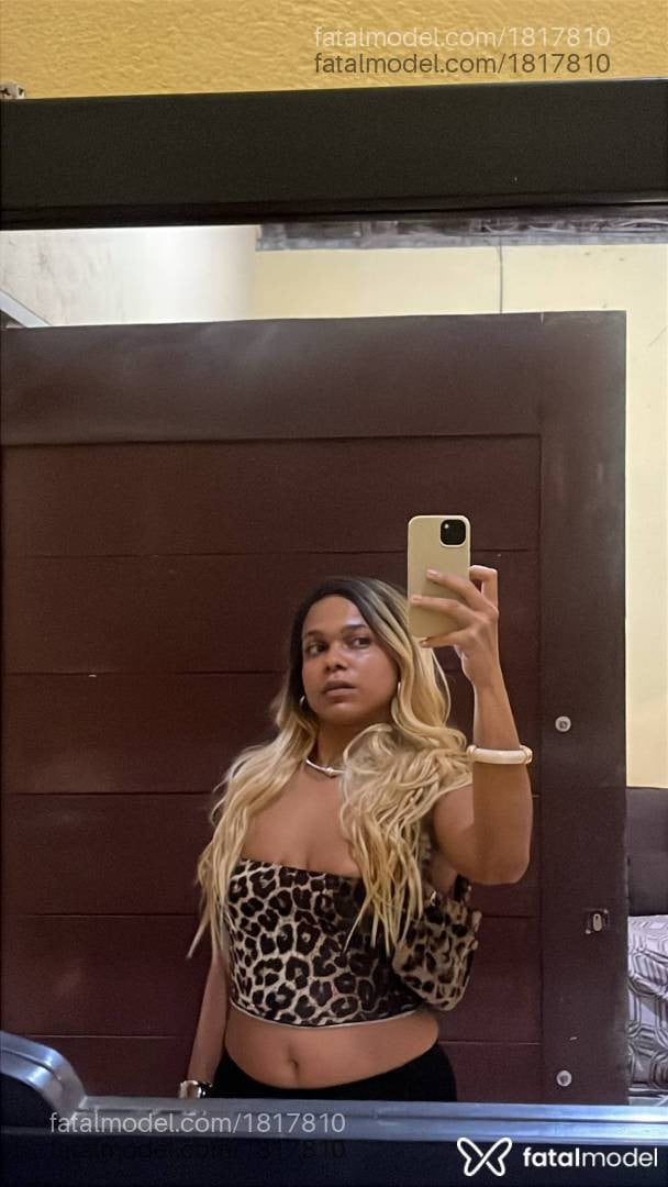 Acompanhante mulher com cabelo castanho de olhos mel - Manu