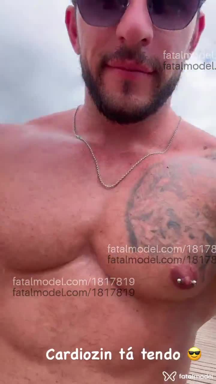 Acompanhante homem com cabelo castanho de olhos castanhos em São Paulo - Bernardo