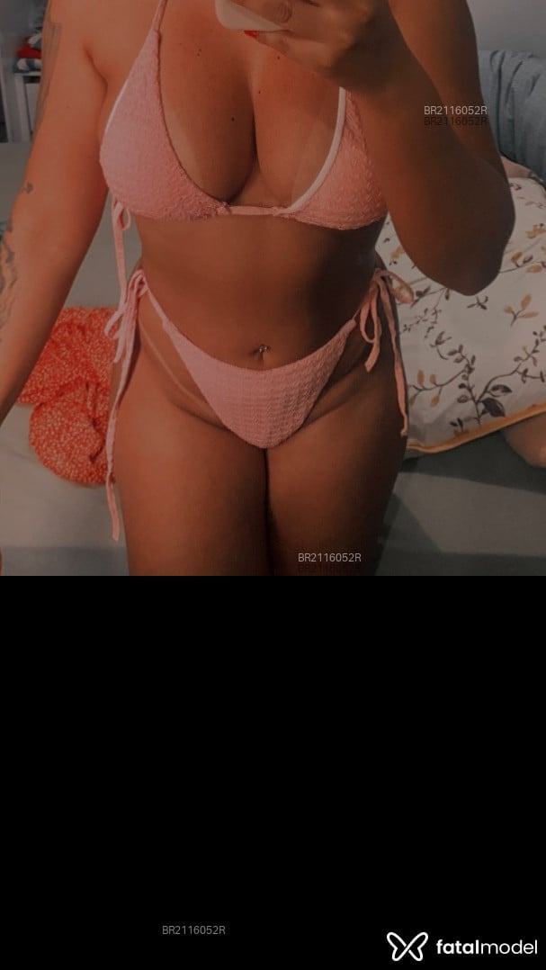 Acompanhante mulher morena (o) de olhos pretos em São José - Luana