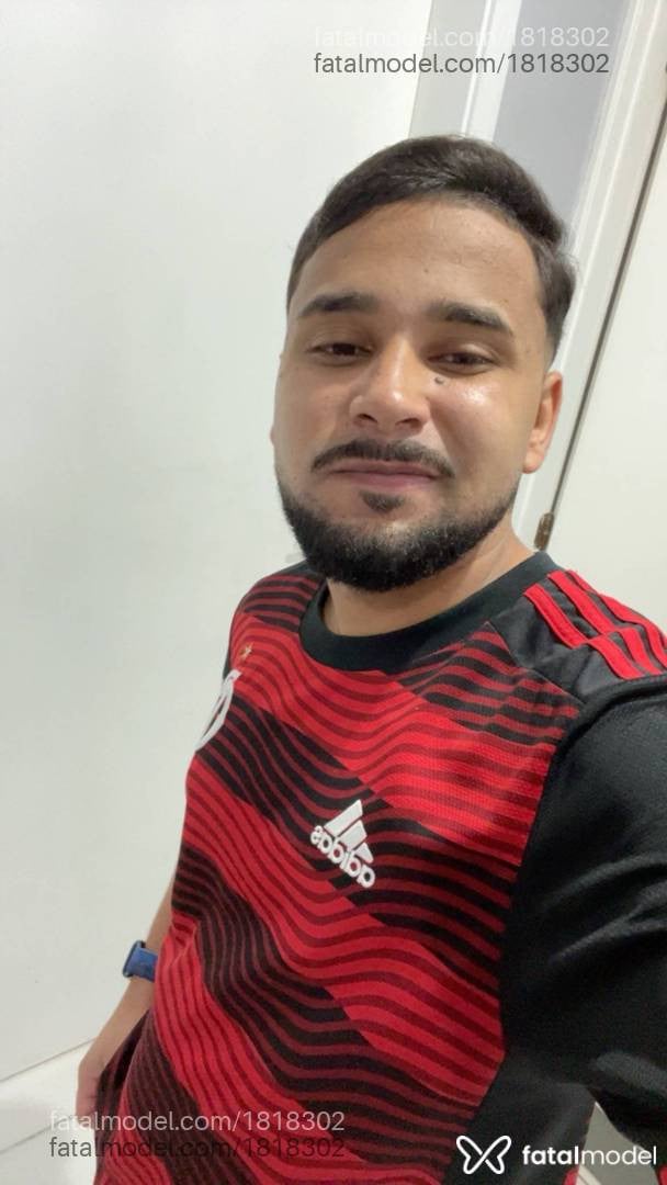 Acompanhante homem morena (o) de olhos castanhos - Mickael