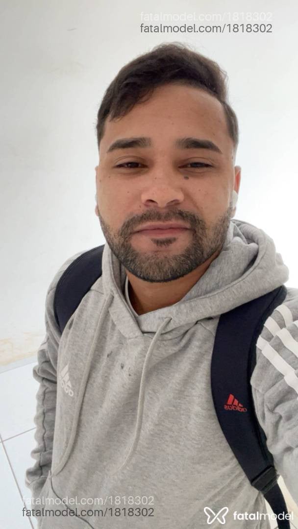 Acompanhante homem morena (o) de olhos castanhos - Mickael