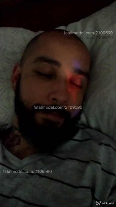 Acompanhante homem com cabelo castanho de olhos castanhos - Dante