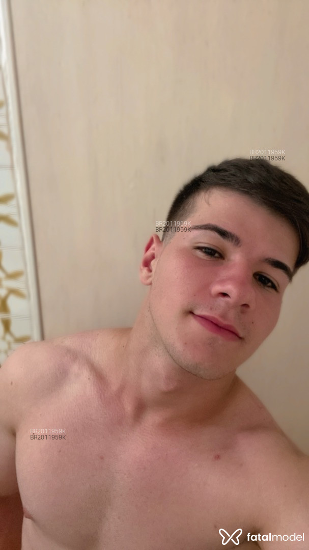 Acompanhante homem morena (o) de olhos castanhos em Curitiba - Vinicius