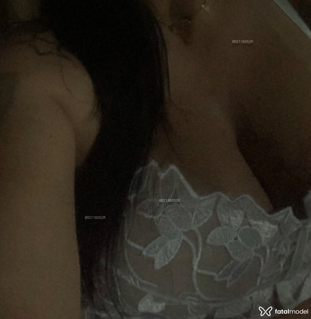 Acompanhante mulher morena (o) de olhos pretos em São José - Luana