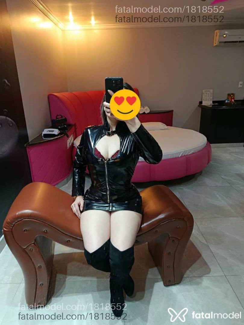 Acompanhante mulher loira (o) de olhos mel - Alice