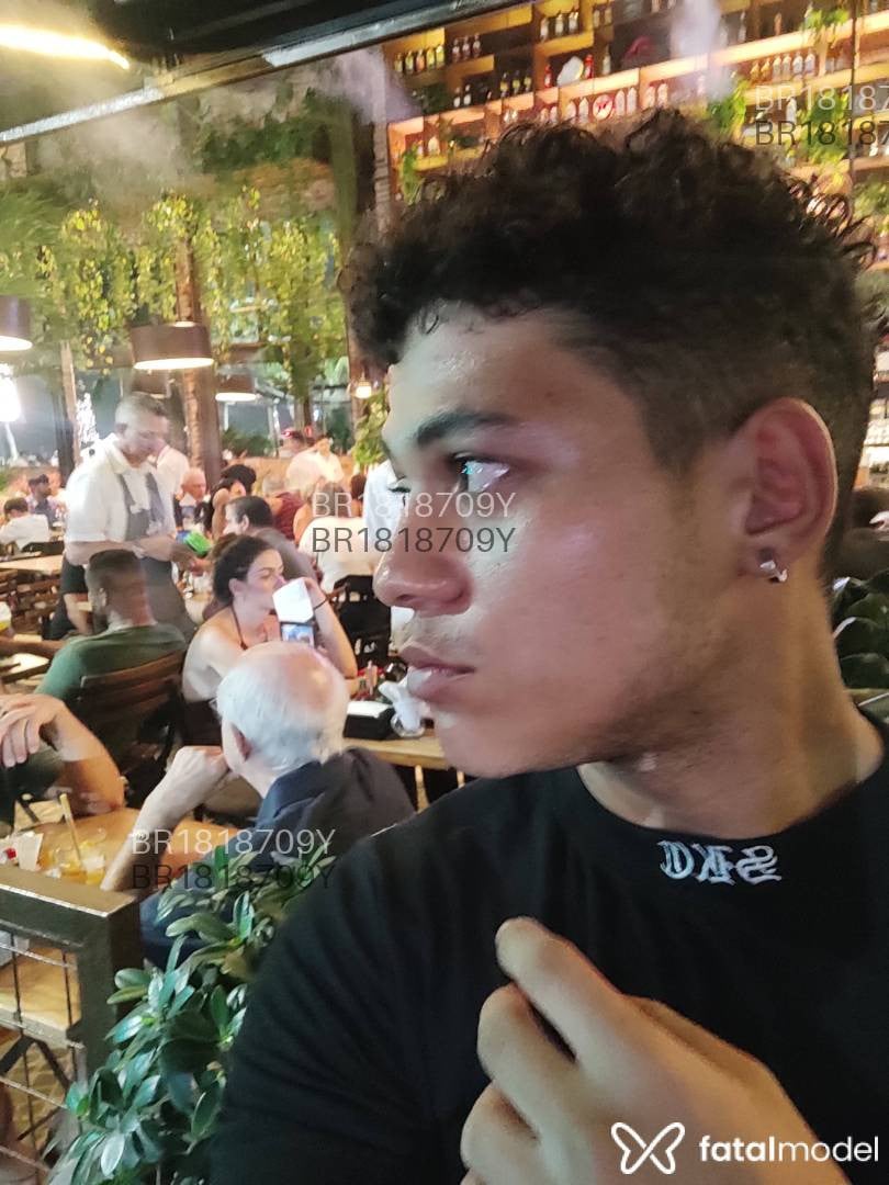 Acompanhante homem com cabelo castanho de olhos pretos em Rio de Janeiro - Kaique Anjos