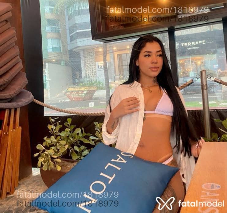 Acompanhante mulher morena (o) de olhos castanhos - Jade Santinni Acompanhante mulher morena (o) de olhos castanhos - Jade Santinni