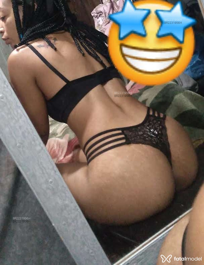 Acompanhante mulher com cabelo castanho de olhos mel em Virtual - Tatascot