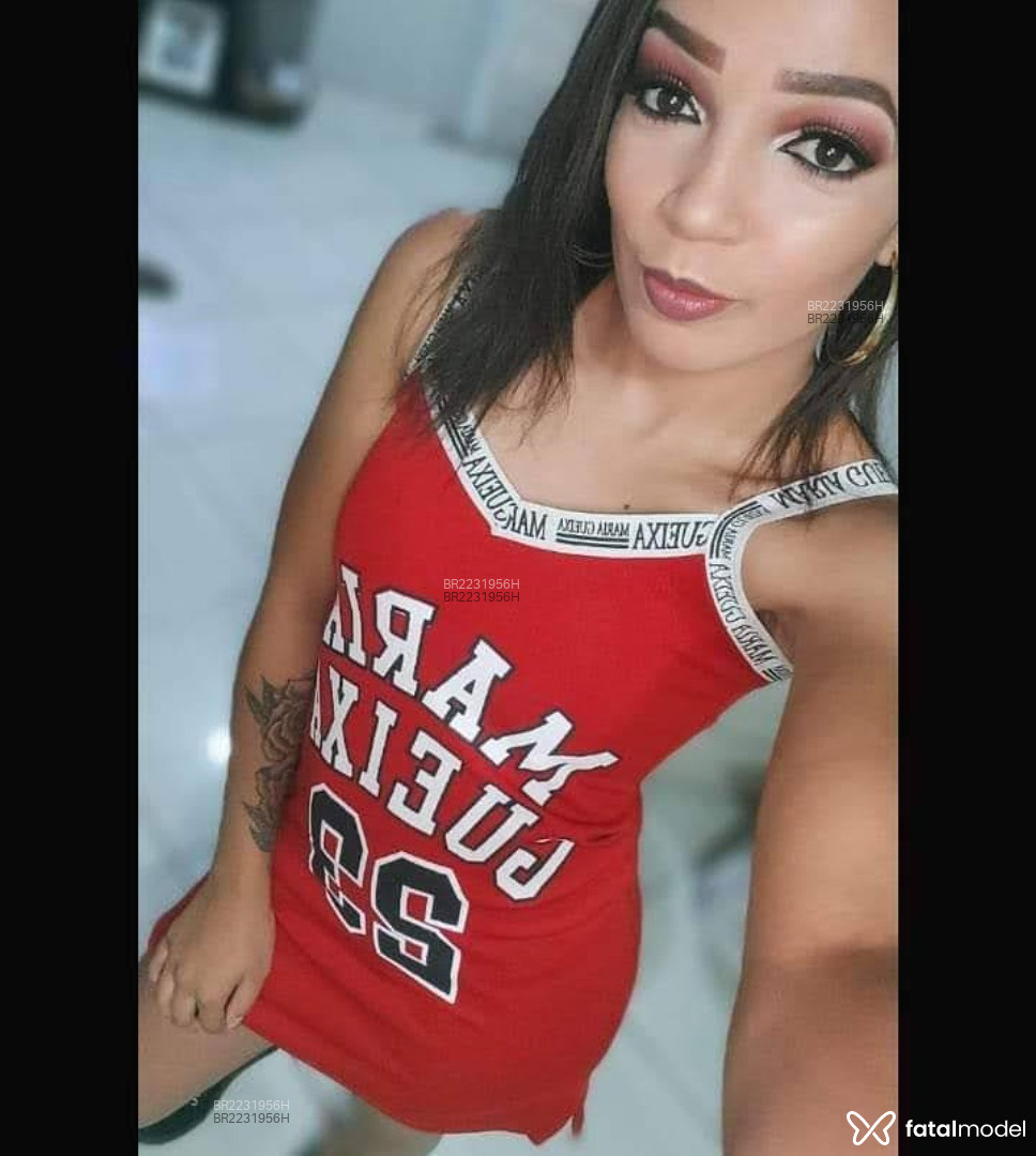 Acompanhante mulher com cabelo castanho de olhos mel em Virtual - Tatascot