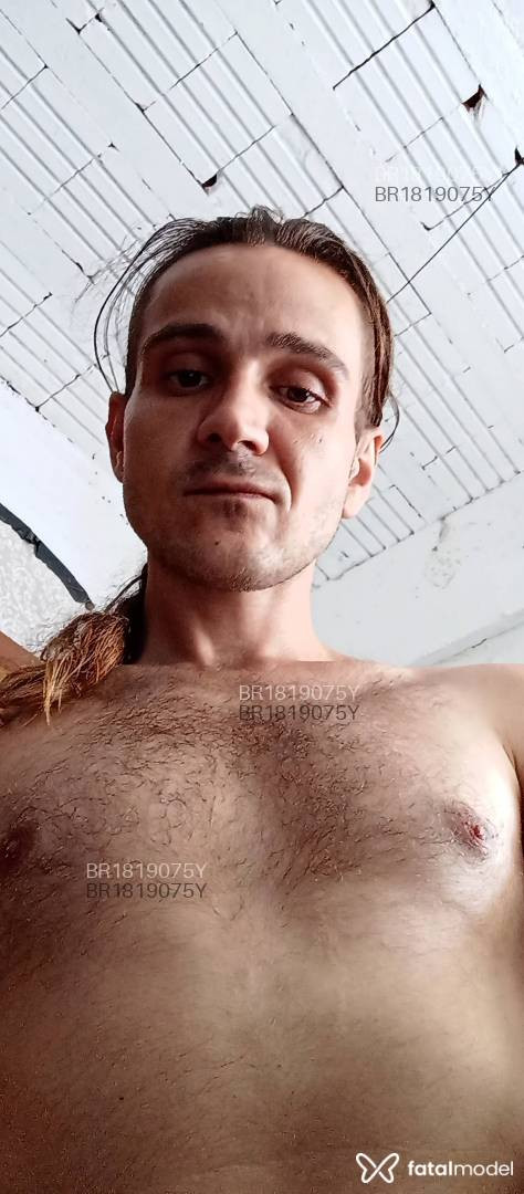 Acompanhante homem morena (o) de olhos castanhos - Dom Vaka Acompanhante homem morena (o) de olhos castanhos - Dom Vaka