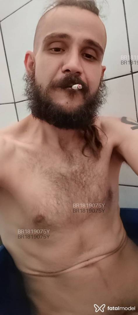 Acompanhante homem morena (o) de olhos castanhos - Dom Vaka Acompanhante homem morena (o) de olhos castanhos - Dom Vaka
