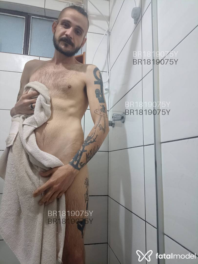 Acompanhante homem morena (o) de olhos castanhos - Dom Vaka Acompanhante homem morena (o) de olhos castanhos - Dom Vaka