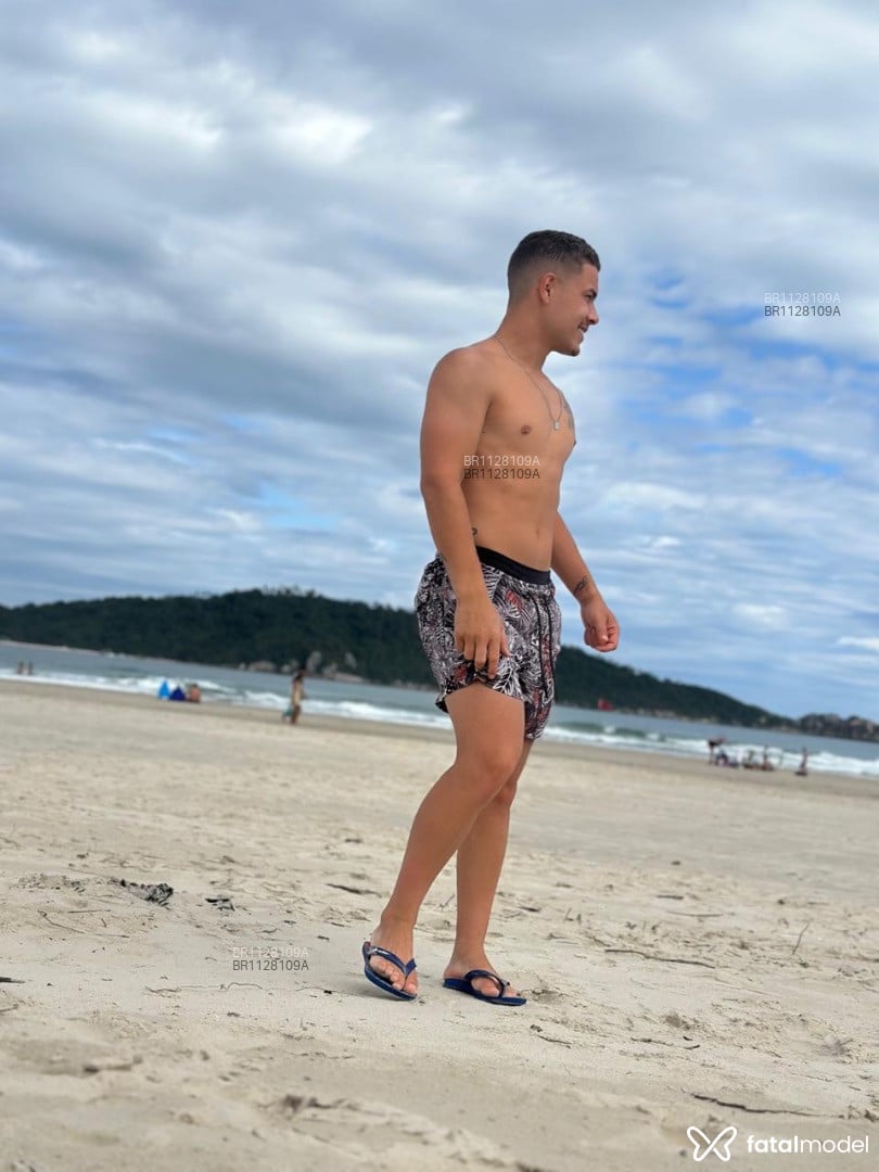Acompanhante homem com cabelo castanho de olhos mel em Florianópolis - Bruno Lira