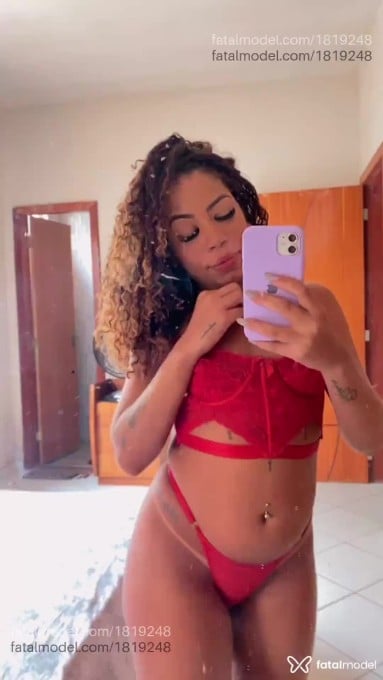 Acompanhante mulher morena (o) de olhos castanhos - Isabela