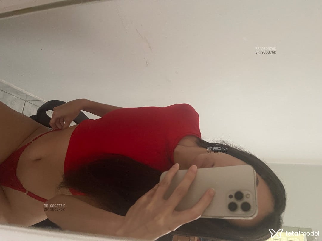 Acompanhante mulher morena (o) de olhos mel - Dakota Acompanhante mulher morena (o) de olhos mel - Dakota