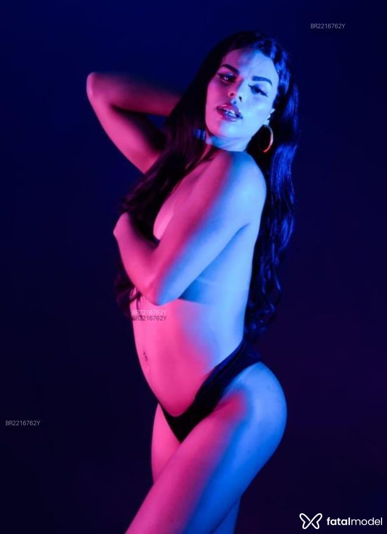 Acompanhante mulher trans morena (o) de olhos castanhos em Ipojuca - Luísa