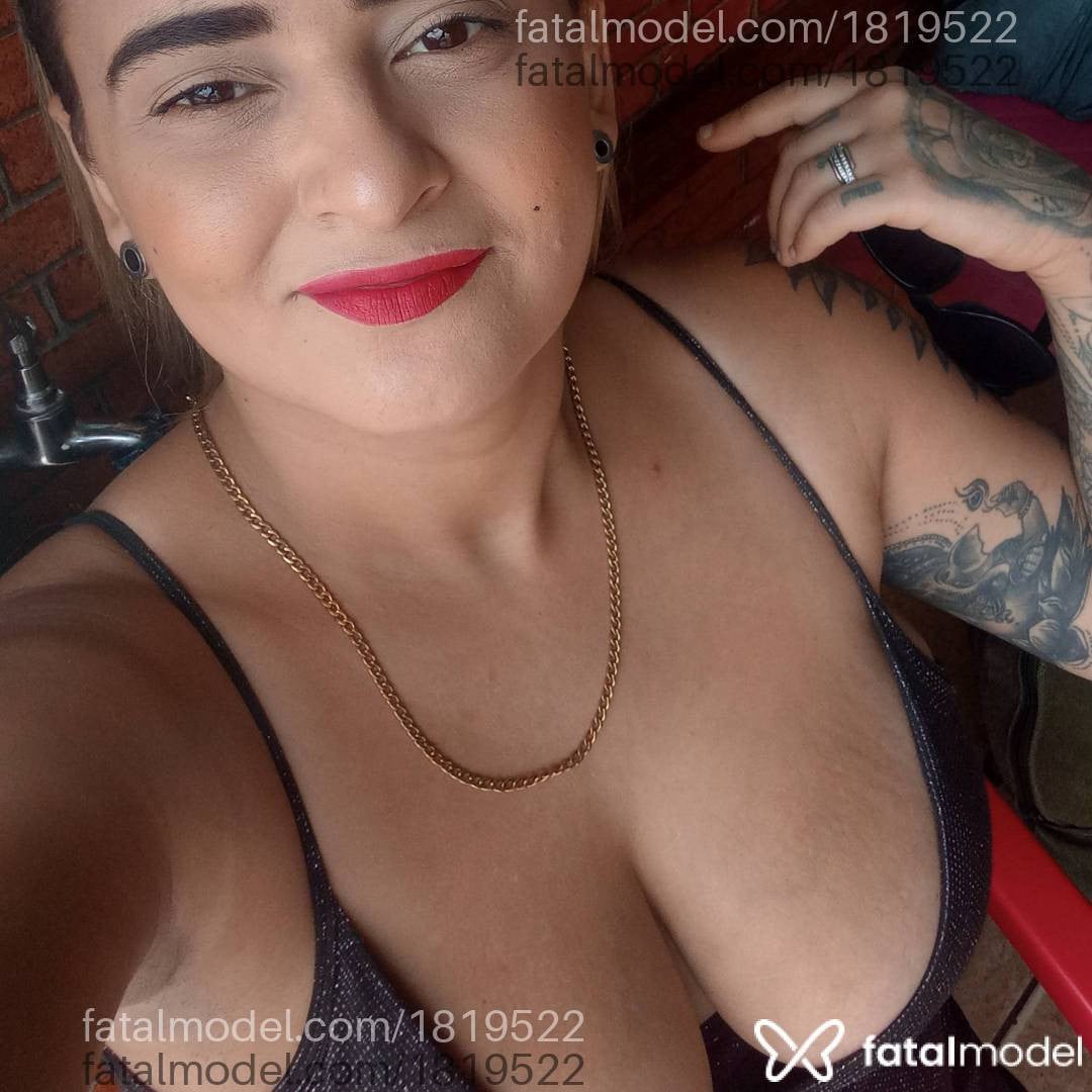 Acompanhante mulher loira (o) de olhos castanhos em Manhuaçu Acompanhante mulher loira (o) de olhos castanhos em Manhuaçu - Vallentina Borges