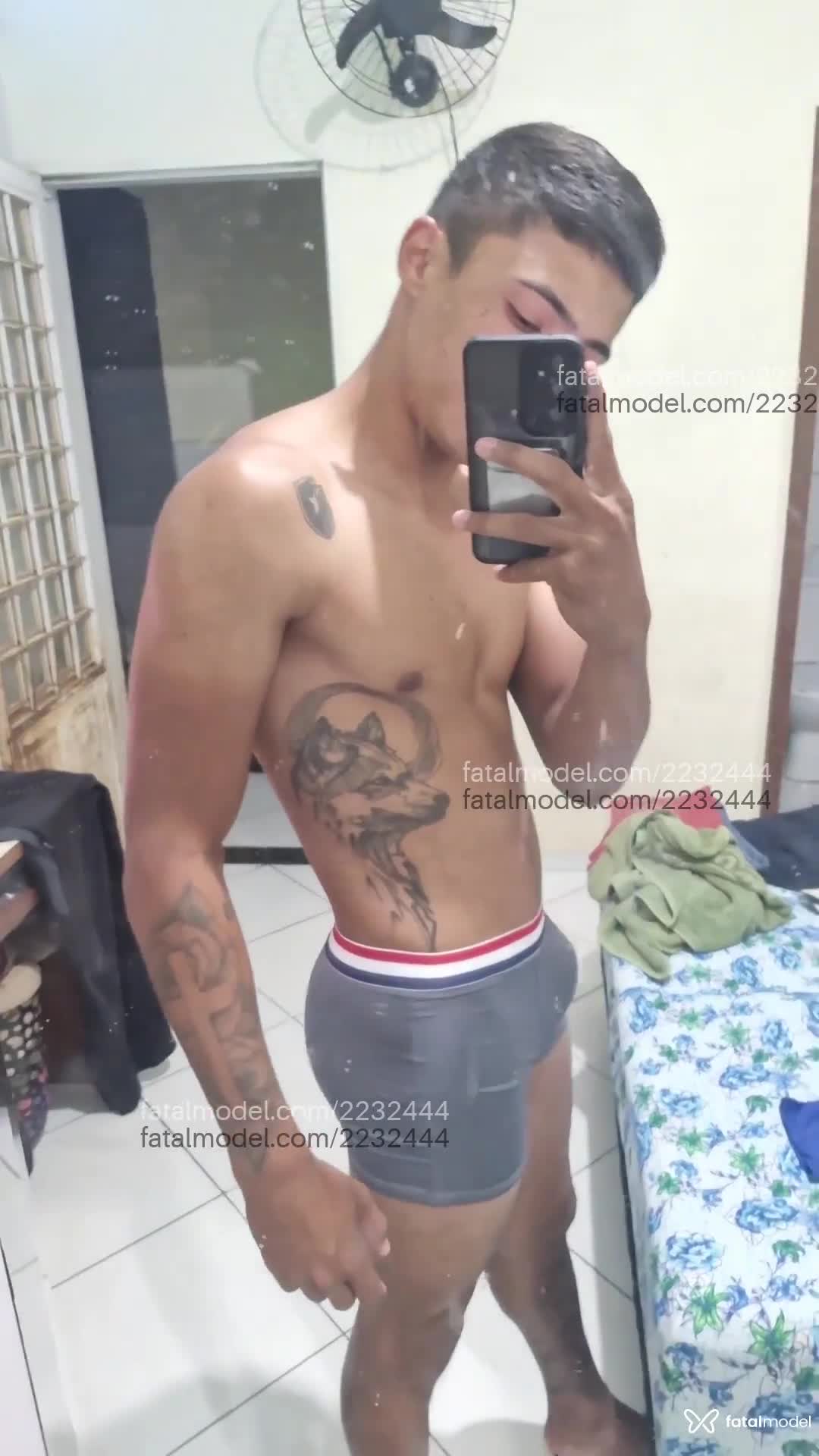 Acompanhante homem com cabelo castanho de olhos castanhos em Brasília - William