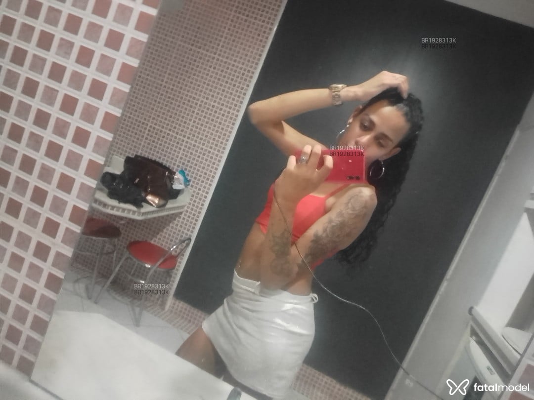 Acompanhante mulher trans com cabelo castanho de olhos castanhos em Sumaré - Gabizinha