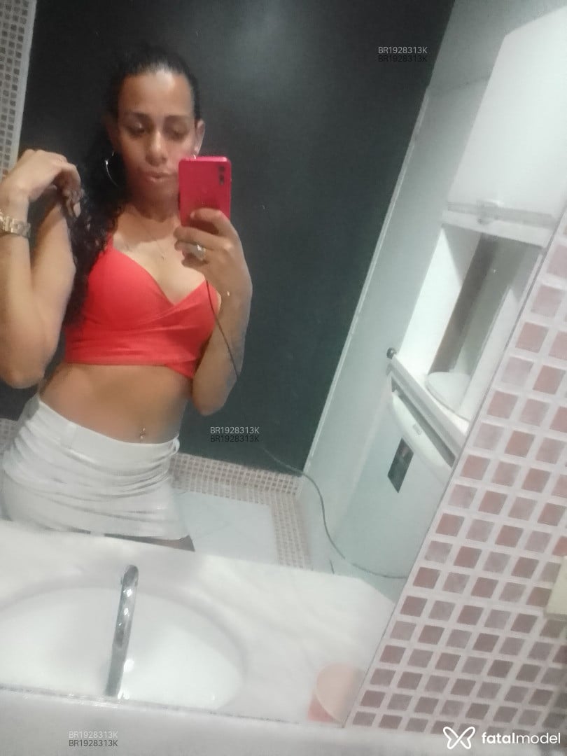 Acompanhante mulher trans com cabelo castanho de olhos castanhos em Sumaré - Gabizinha