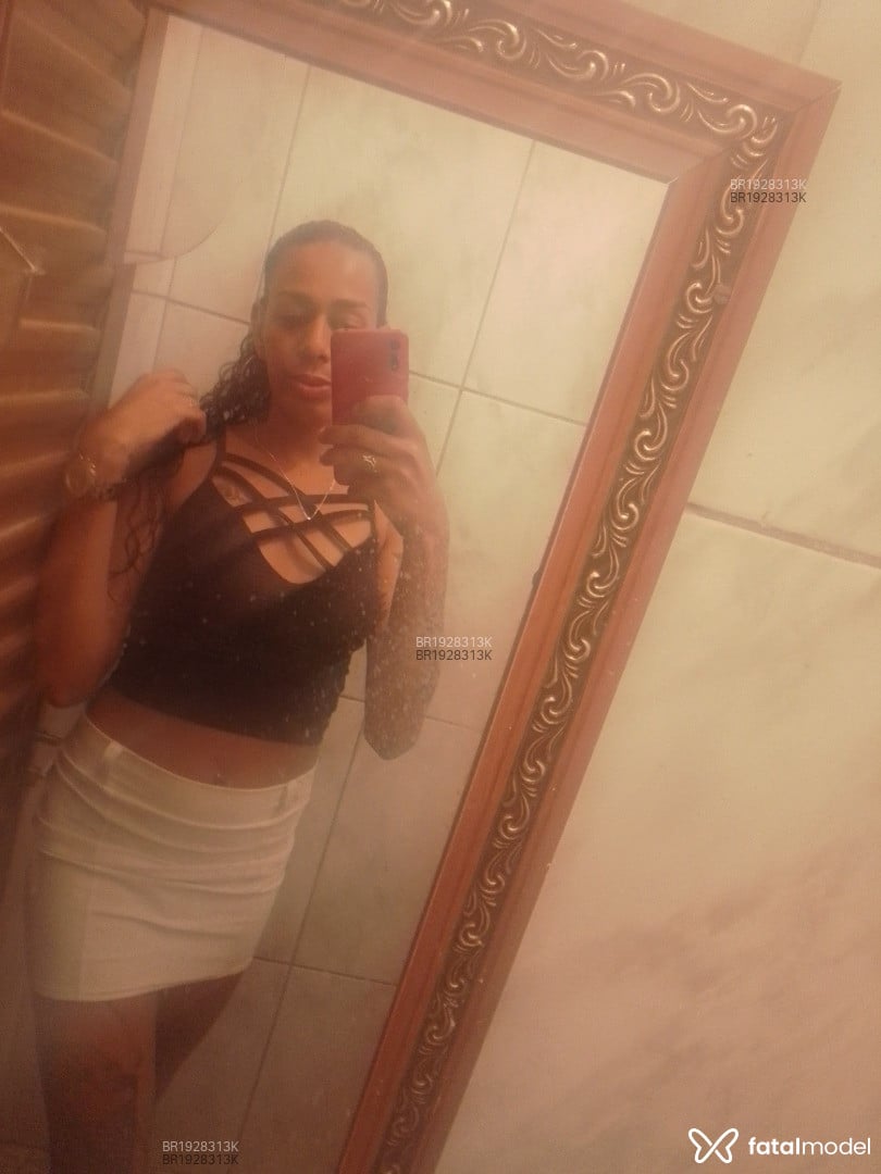 Acompanhante mulher trans com cabelo castanho de olhos castanhos em Sumaré - Gabizinha