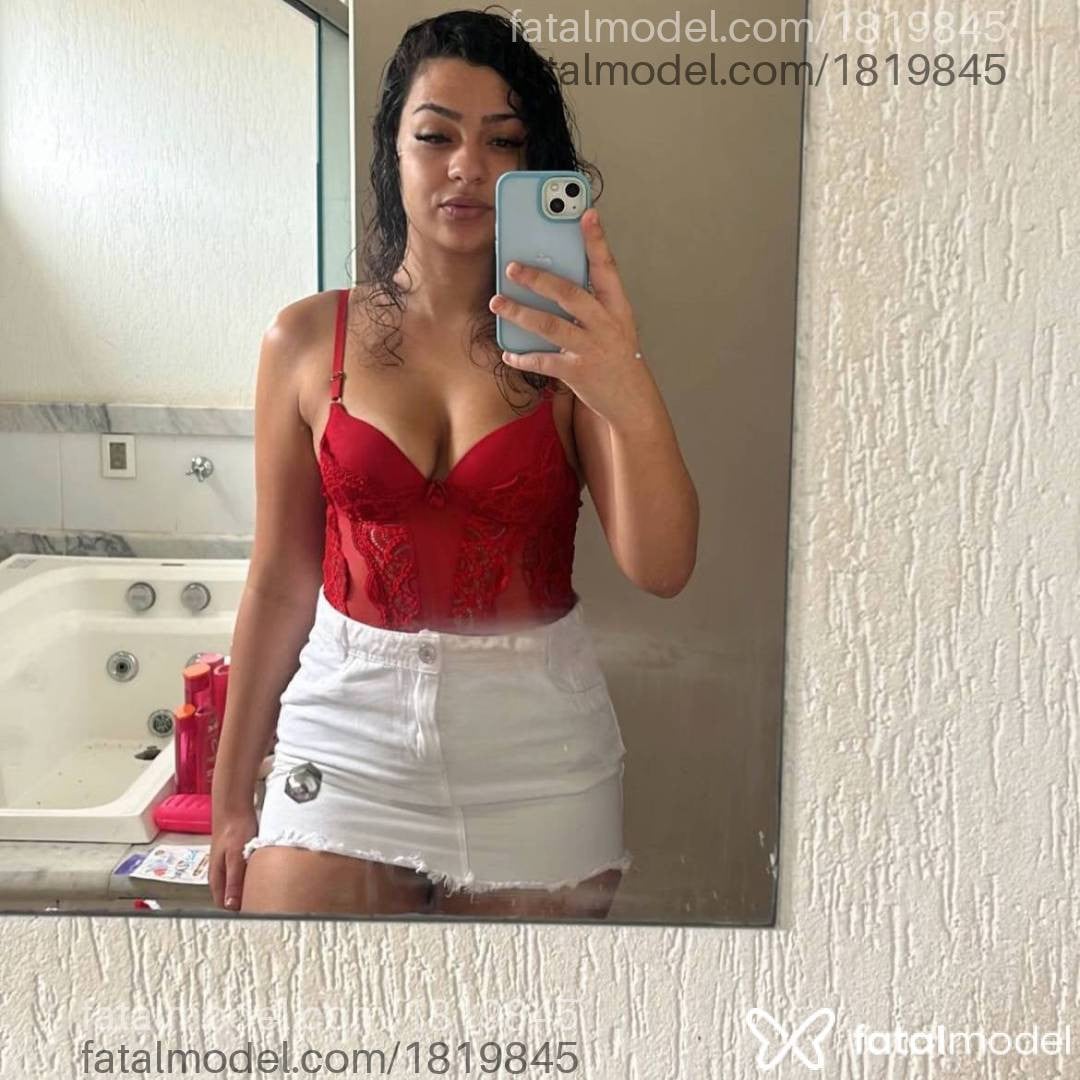 Acompanhante mulher morena (o) de olhos castanhos em Araçatuba Acompanhante mulher morena (o) de olhos castanhos em Araçatuba - Pietra