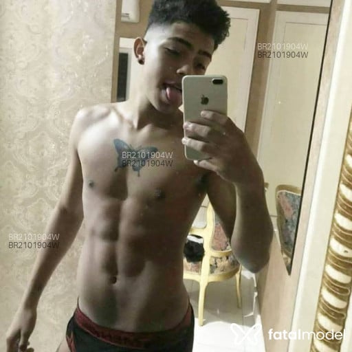Acompanhante homem com cabelo castanho de olhos pretos em Fortaleza Acompanhante homem com cabelo castanho de olhos pretos em Fortaleza - Jhunpa