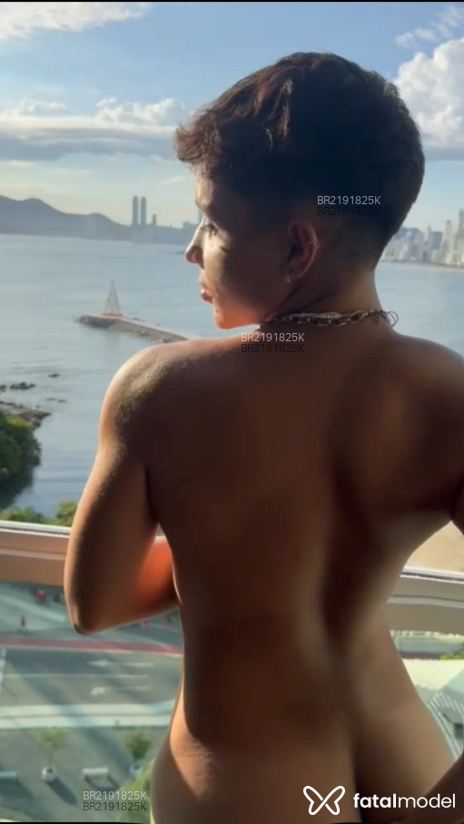 Acompanhante homem com cabelo castanho de olhos castanhos em Balneário Camboriú - Arthur