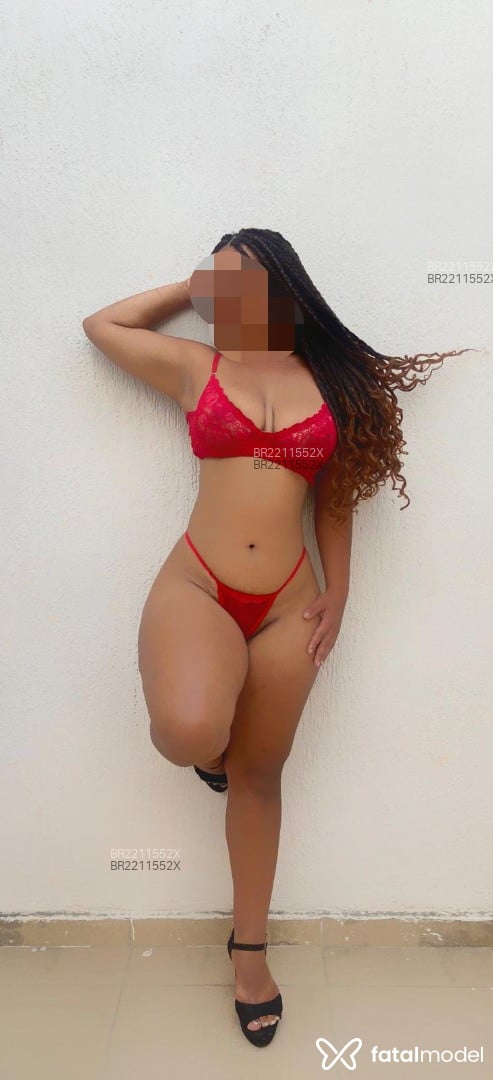 Acompanhante mulher com cabelo castanho de olhos castanhos em Almenara Acompanhante mulher com cabelo castanho de olhos castanhos em Almenara - Agatha