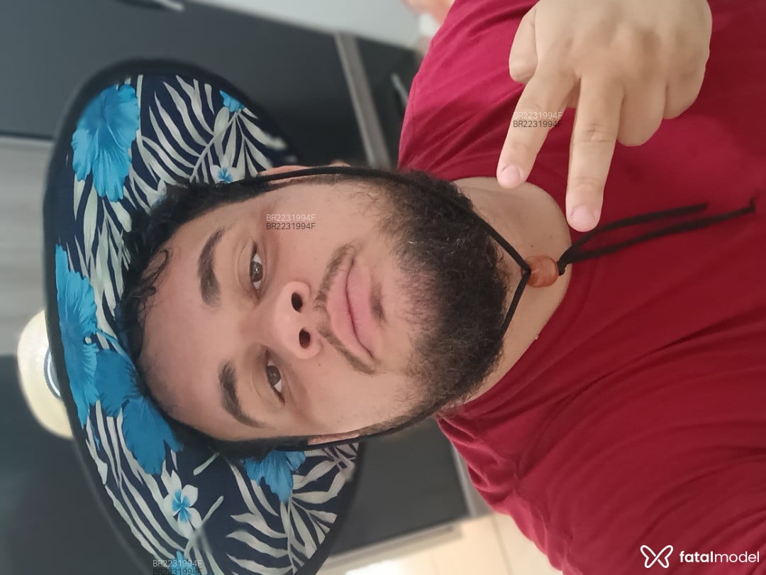 Acompanhante homem morena (o) de olhos verdes - Gui
