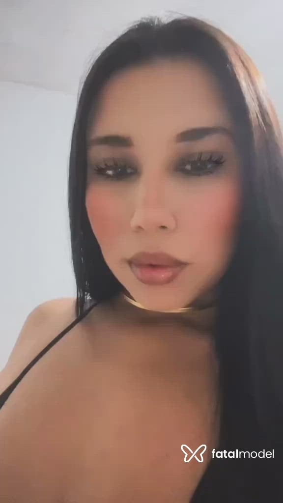 Acompanhante mulher morena (o) de olhos castanhos - Valentina