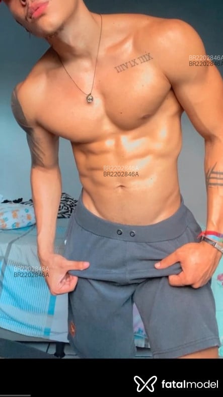 Acompanhante homem com cabelo castanho de olhos castanhos em Salvador - Lovemix