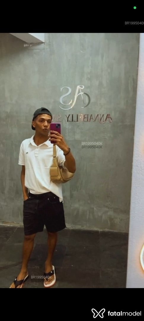 Acompanhante homem morena (o) de olhos mel - Isaac