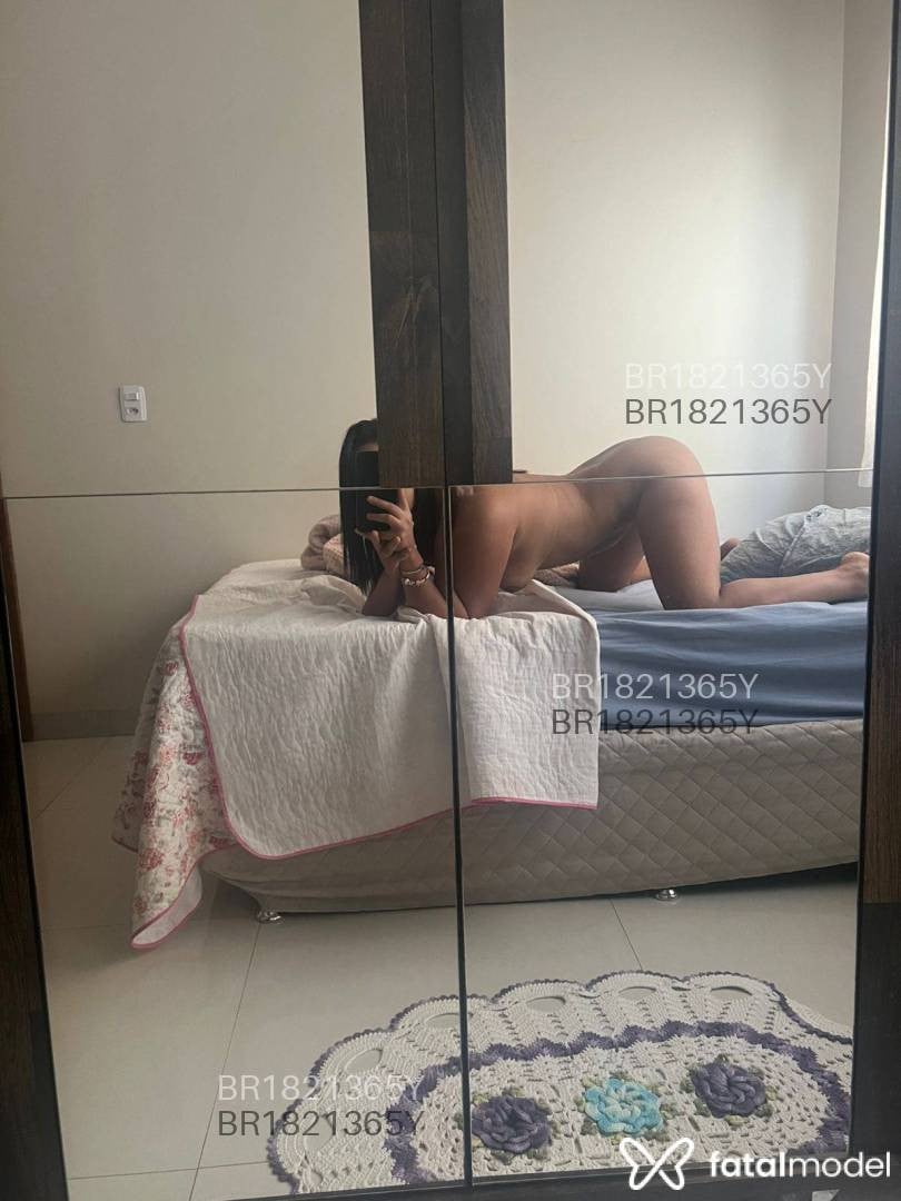 Acompanhante mulher morena (o) de olhos pretos - Manu