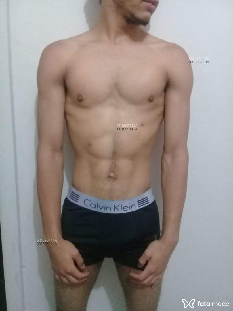 Acompanhante homem morena (o) de olhos castanhos - Theo