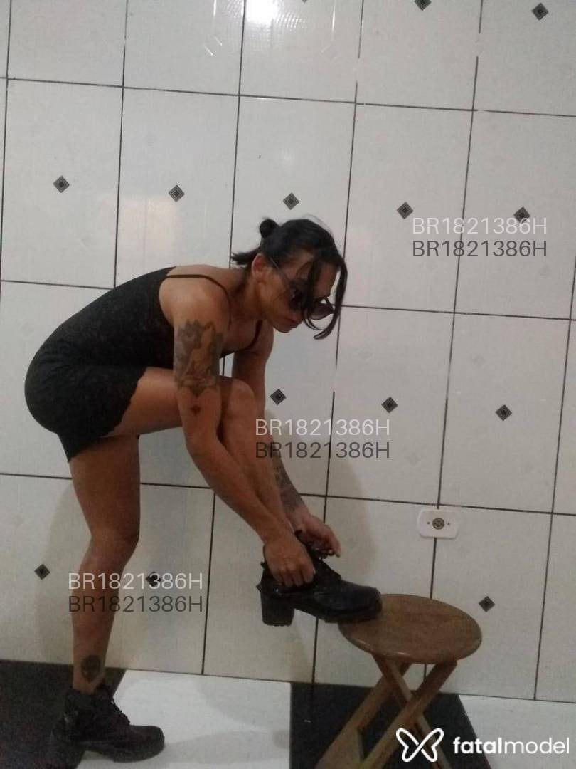 Acompanhante mulher trans com cabelo castanho de olhos castanhos em Jaboticabal - Japinhafox