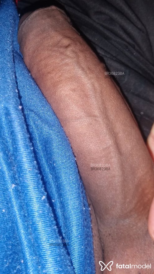 Acompanhante homem morena (o) de olhos cinza - Jeferson