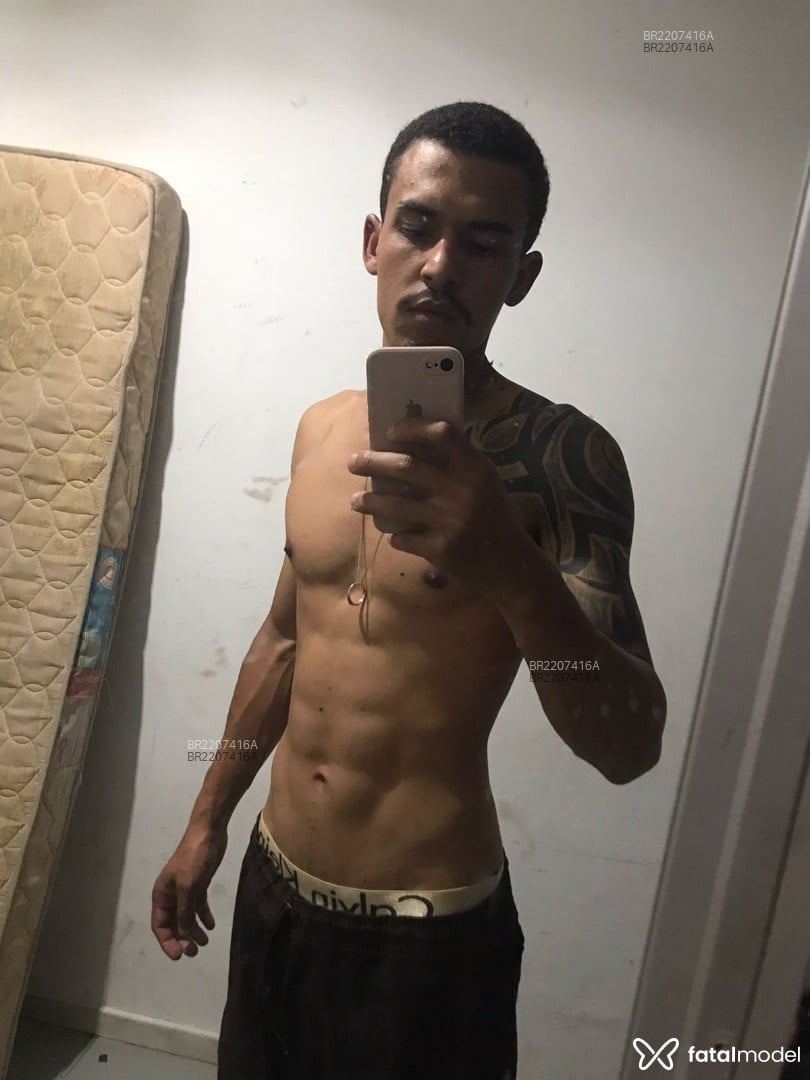 Acompanhante homem morena (o) de olhos pretos em São Paulo Acompanhante homem morena (o) de olhos pretos em São Paulo - Welliton