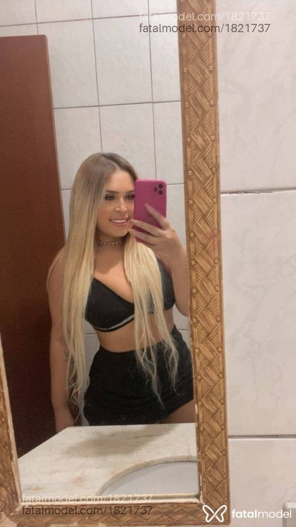 Acompanhante mulher loira (o) de olhos castanhos - Larissa