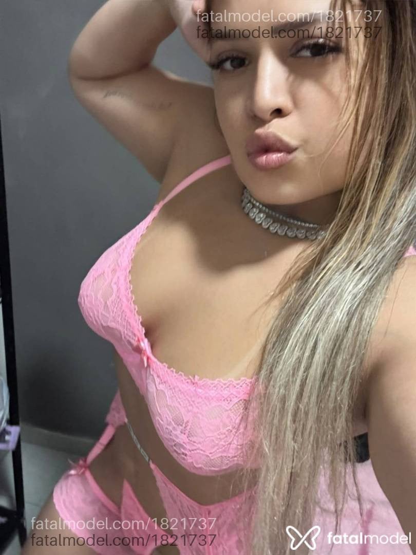 Acompanhante mulher loira (o) de olhos castanhos - Larissa