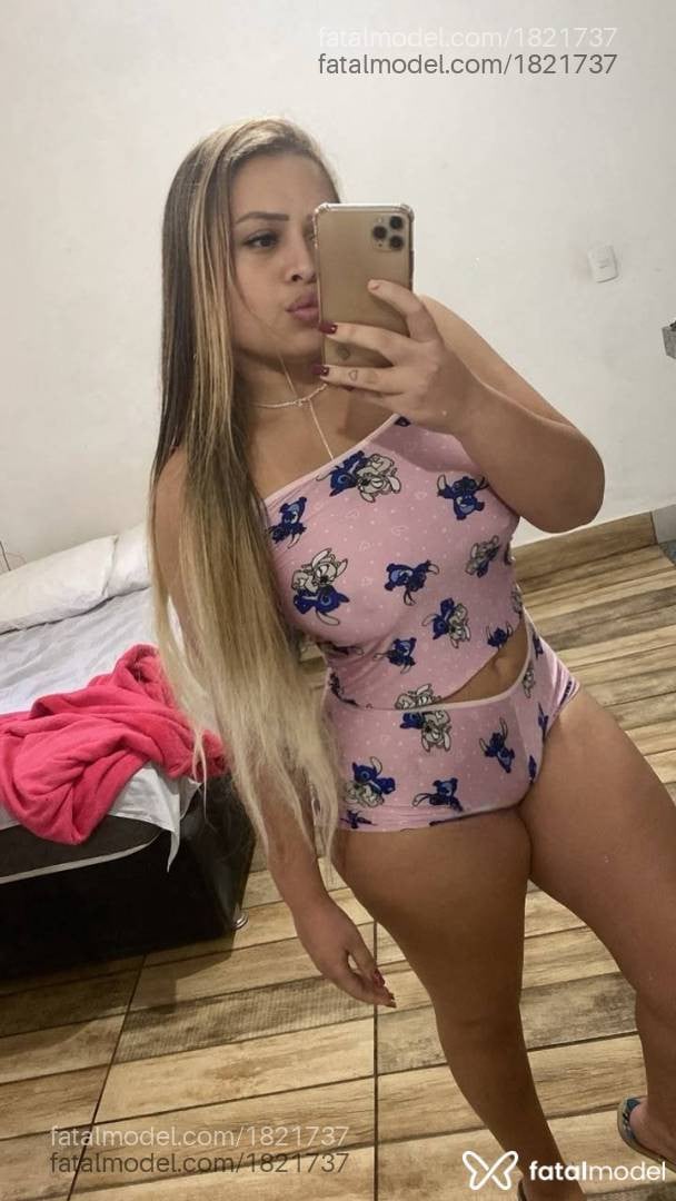 Acompanhante mulher loira (o) de olhos castanhos - Larissa