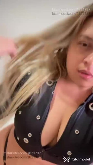 Acompanhante mulher loira (o) de olhos castanhos - Larissa Acompanhante mulher loira (o) de olhos castanhos - Larissa