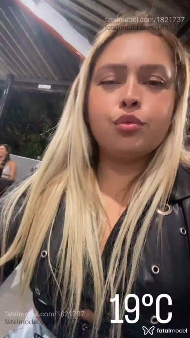 Acompanhante mulher loira (o) de olhos castanhos - Larissa Acompanhante mulher loira (o) de olhos castanhos - Larissa