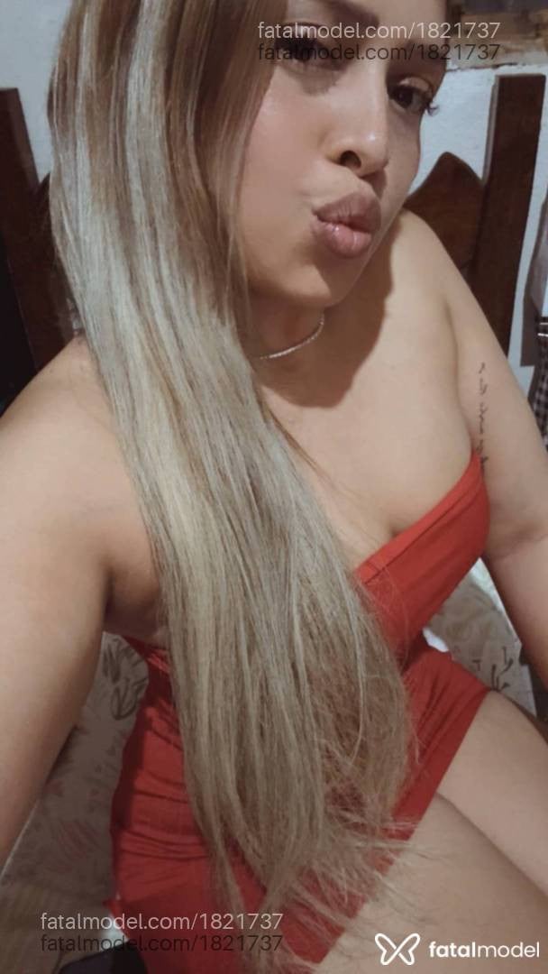 Acompanhante mulher loira (o) de olhos castanhos - Larissa